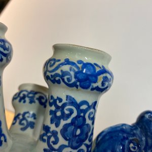 A large Dutch Delft blue and white fan-shaped tulip vase, 17/18th C. — 照片 15