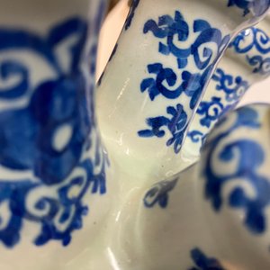 A large Dutch Delft blue and white fan-shaped tulip vase, 17/18th C. — 照片 22