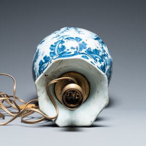 A large Dutch Delft blue and white garlic head 'chinoiserie' vase, late 17th C. — 照片 5