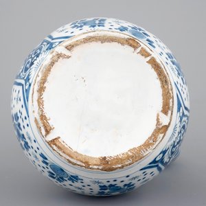 A large Dutch Delft blue and white jug, 18th C. — 照片 7