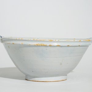 A large Dutch Delft blue and white porringer, 18th C. — 照片 5