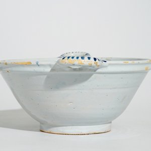 A large Dutch Delft blue and white porringer, 18th C. — 照片 6