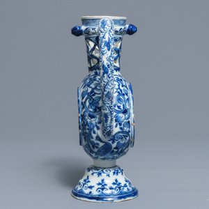A large Dutch Delft blue and white ring-form puzzle jug, 1st quarter 18th C. — 照片 3