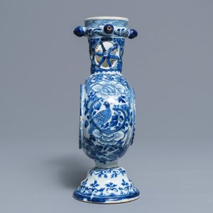 A large Dutch Delft blue and white ring-form puzzle jug, 1st quarter 18th C. — 照片 5