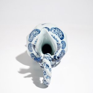 A large Dutch Delft blue and white rope twist handle jug, 2nd half 17th C. — photo 6