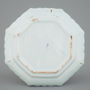 A large Dutch Delft blue and white vase and cover, a plate and a cream jug, 18th C. — 照片 7