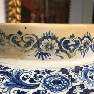 A large Dutch Delft blue and white vase with floral design, 17/18th C. — photo 8