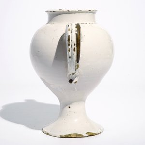 A large Dutch Delft blue and white wet drug jar "S. De Pomis Laxat", 18th C. — photo 3