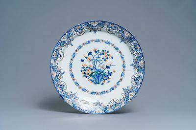 A large Dutch Delft cashmere palette charger, 1st half 18th C.