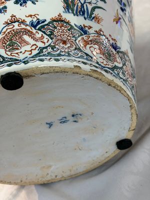 A large Dutch Delft cashmere palette vase with a phoenix and birds among flowers, ca. 1700 — photo 14