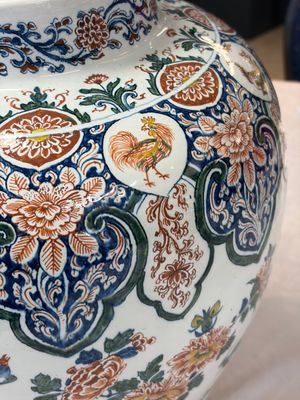 A large Dutch Delft cashmere palette vase with a phoenix and birds among flowers, ca. 1700 — photo 5