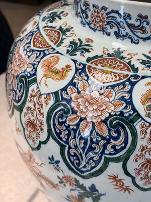 A large Dutch Delft cashmere palette vase with a phoenix and birds among flowers, ca. 1700 — photo 6