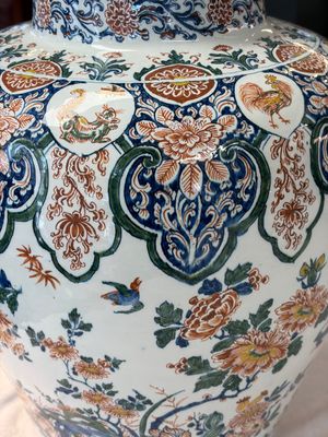A large Dutch Delft cashmere palette vase with a phoenix and birds among flowers, ca. 1700 — photo 7