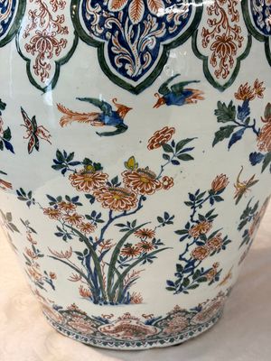 A large Dutch Delft cashmere palette vase with a phoenix and birds among flowers, ca. 1700 — photo 9