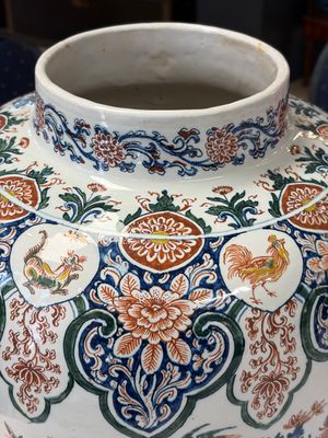 A large Dutch Delft cashmere palette vase with a phoenix and birds among flowers, ca. 1700 — photo 10