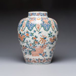 A large Dutch Delft cashmere palette vase with a phoenix and birds among flowers, ca. 1700 — photo 1
