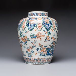 A large Dutch Delft cashmere palette vase with a phoenix and birds among flowers, ca. 1700 — photo 2