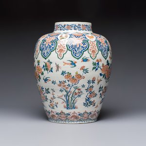 A large Dutch Delft cashmere palette vase with a phoenix and birds among flowers, ca. 1700 — photo 4