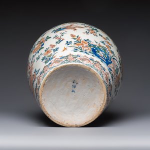 A large Dutch Delft cashmere palette vase with a phoenix and birds among flowers, ca. 1700 — photo 6