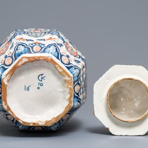 A large Dutch Delft cashmire palette vase and cover, 1st half 18th C. — photo 6