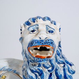 A large Dutch Delft figure of a lion with a coat of arms, 19th C. — 照片 8