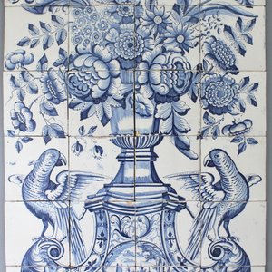 A large Dutch Delftware Frisian tile mural with a flower vase, 18th C. — 照片 1