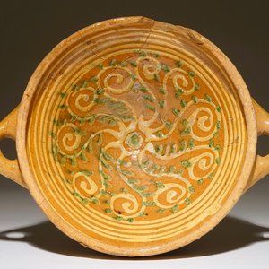 A large earthenware porringer, Northern Netherlands, early 17th C. — 照片 1