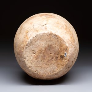 A large Egyptian alabaster jar, probably Middle Kingdom, 1987-1640 B.C. — photo 7