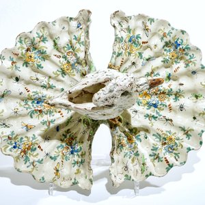 A large faience centerpiece with a swan, prob. Nove di Bassano, Italy, 18/19th C. — 照片 12