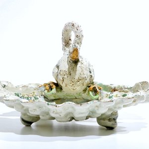 A large faience centerpiece with a swan, prob. Nove di Bassano, Italy, 18/19th C. — 照片 3