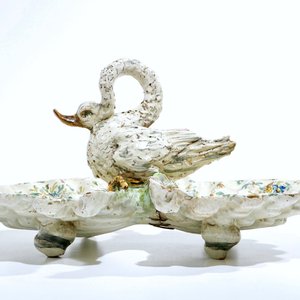 A large faience centerpiece with a swan, prob. Nove di Bassano, Italy, 18/19th C. — 照片 4