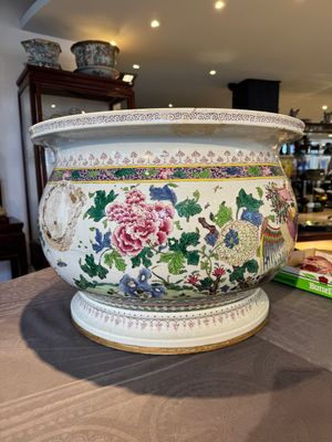 A large famille rose-style 'phoenix' fish bowl or jardinière, Samson, Paris, 19th C. — foto 2