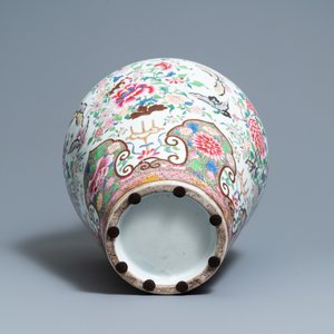 A large famille rose-style vase and cover, Samson, France, 19th C. — photo 7