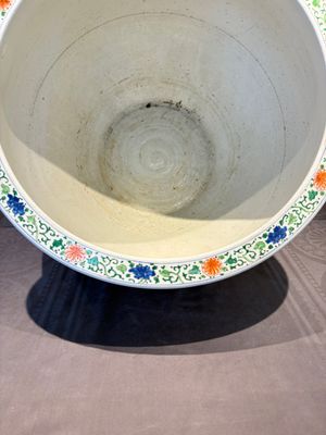 A large famille verte-style 'Flower Basket' scroll pot or fish bowl, Samson, Paris, 19th C. — foto 18