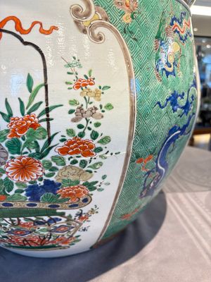 A large famille verte-style 'Flower Basket' scroll pot or fish bowl, Samson, Paris, 19th C. — foto 23