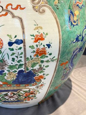 A large famille verte-style 'Flower Basket' scroll pot or fish bowl, Samson, Paris, 19th C. — foto 26