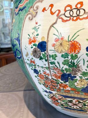 A large famille verte-style 'Flower Basket' scroll pot or fish bowl, Samson, Paris, 19th C. — foto 27