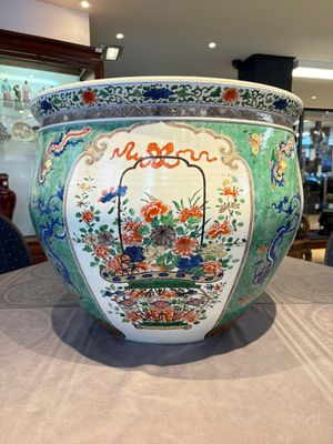 A large famille verte-style 'Flower Basket' scroll pot or fish bowl, Samson, Paris, 19th C. — foto 3
