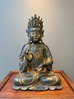A large fine Chinese gilt-lacquered bronze sculpture of a Bodhisattva, Ming — photo 1