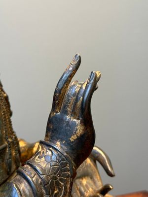 A large fine Chinese gilt-lacquered bronze sculpture of a Bodhisattva, Ming — photo 21