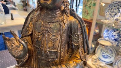 A large fine Chinese gilt-lacquered bronze sculpture of a Bodhisattva, Ming — photo 26