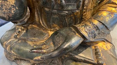 A large fine Chinese gilt-lacquered bronze sculpture of a Bodhisattva, Ming — photo 28