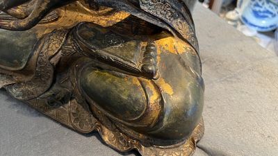 A large fine Chinese gilt-lacquered bronze sculpture of a Bodhisattva, Ming — photo 29