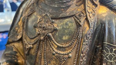 A large fine Chinese gilt-lacquered bronze sculpture of a Bodhisattva, Ming — photo 31