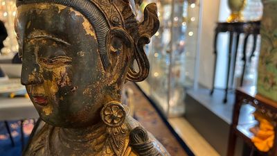 A large fine Chinese gilt-lacquered bronze sculpture of a Bodhisattva, Ming — photo 32