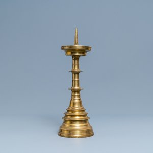 A large Flemish bronze candlestick, 16th C. — 照片 2