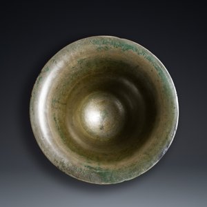 A large French bronze mortar and pestle on its carved oak base, dated 1631 — 照片 6