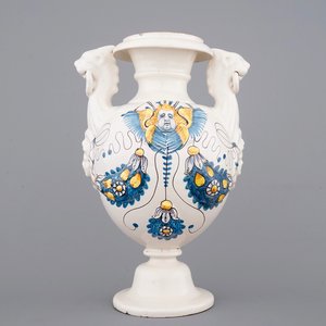 A large French faience altar vase, Nevers, 17th C. — 照片 1