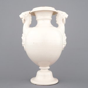 A large French faience altar vase, Nevers, 17th C. — 照片 3