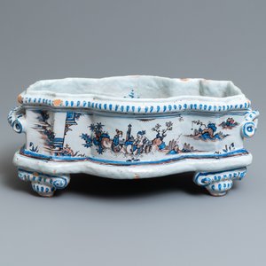 A large French faience chinoiserie jardinière in blue, white and manganese, Nevers, 17th C. — 照片 2